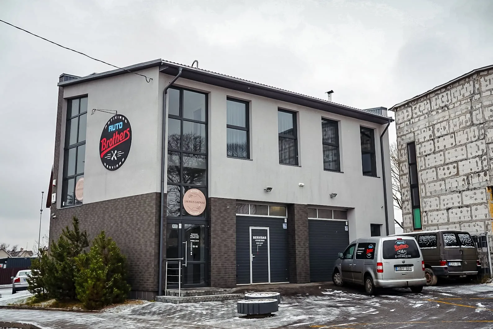 Autobrothers serviso pastatas Krekenavos g. 1, Panevėžys